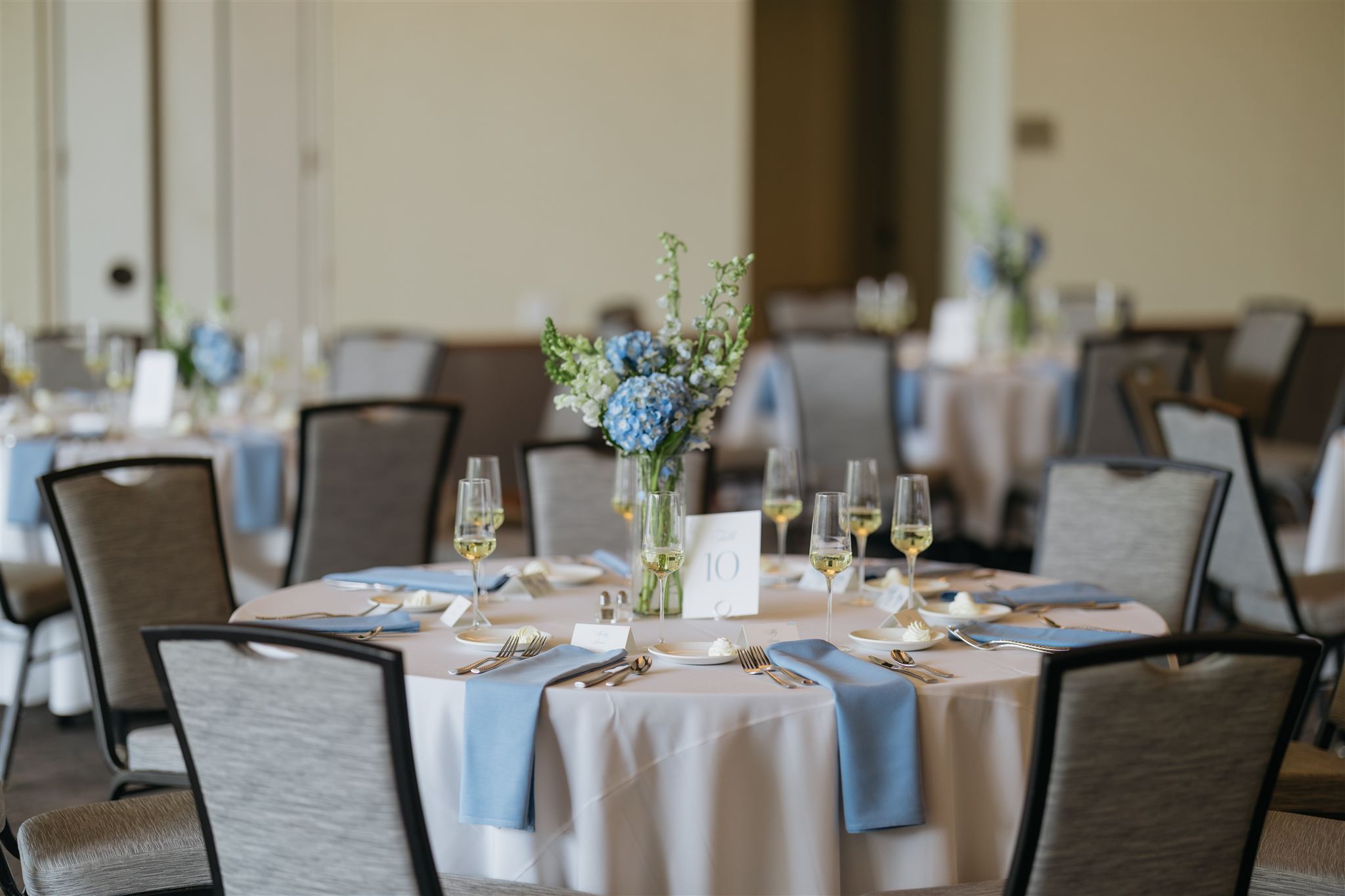 Decorate Round Tablescape