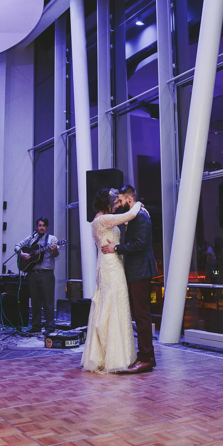 Newlyweds having their first dance at The Hotel at Oberlin